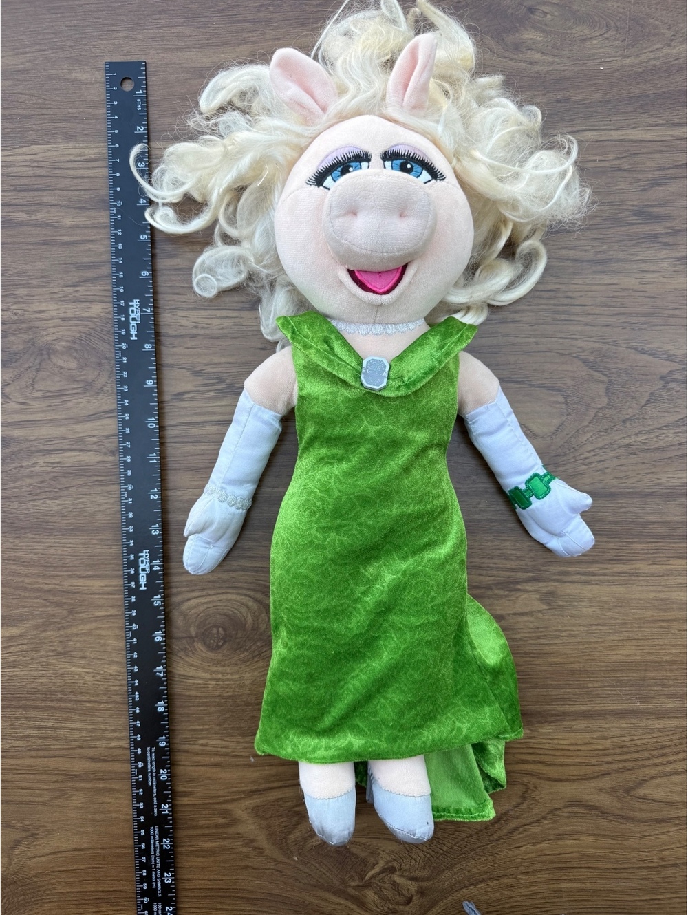 Disney Store Miss Piggy 20" Plush Doll Muppets Most Wanted Green Dress Gown